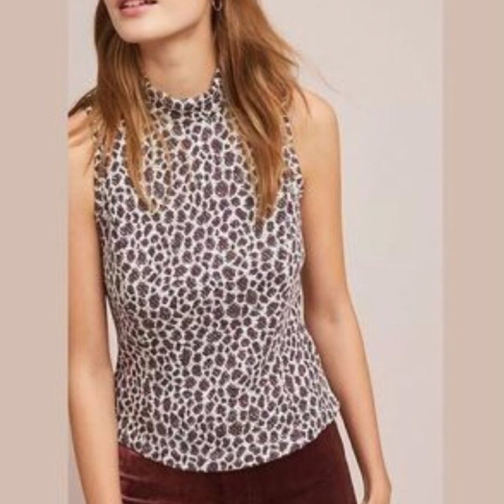Akemi & Kin women's Medium/Petite sleeveless top.